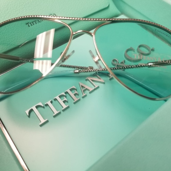 Tiffany&Co. Diamond Point Aviators 2019 Collection - Picture 2 of 8